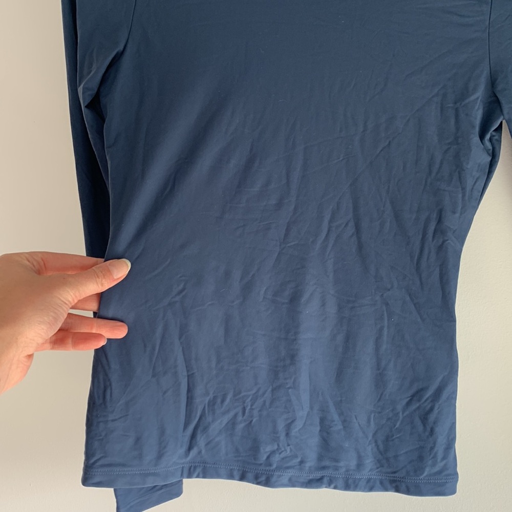 Abercrombie and Fitch Soft Matte Tuckable Long Sleeve Navy Blue SzS - Picture 6 of 11